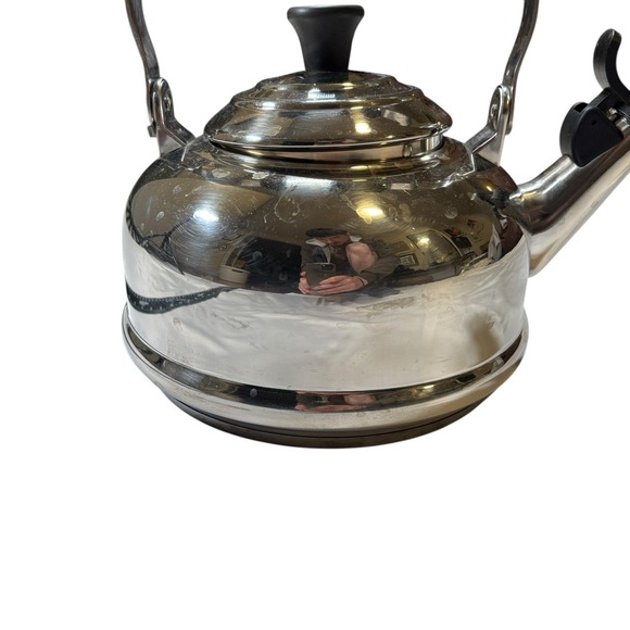 Le Creuset 1.7 Quart 1.6 Liter Stainless Steel Whistling Tea Kettle Pot Thailand - Picture 8 of 8